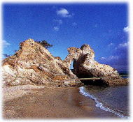 和歌の浦海岸　蓬莱岩